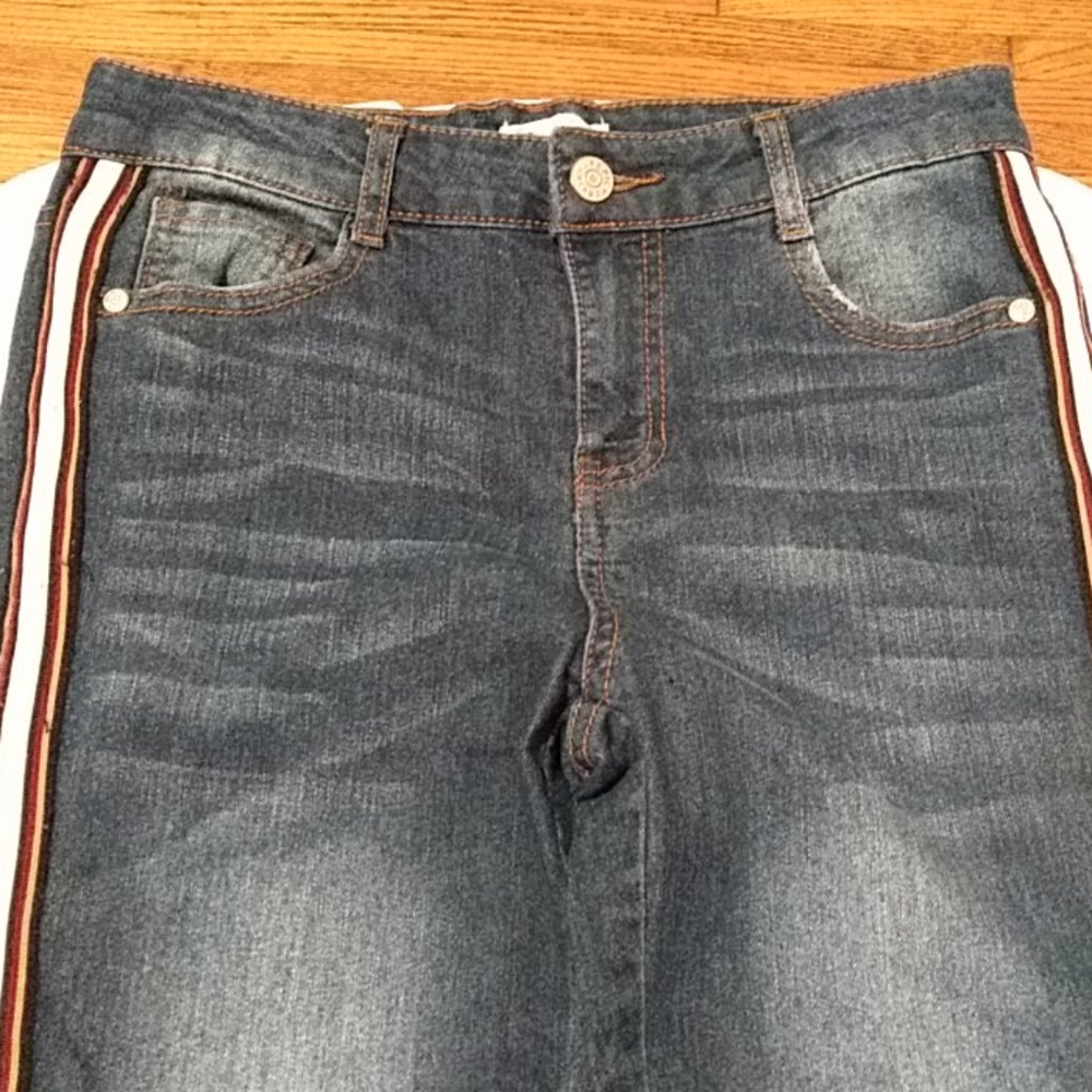Girls skinny jeans w/stripes and frayed hems